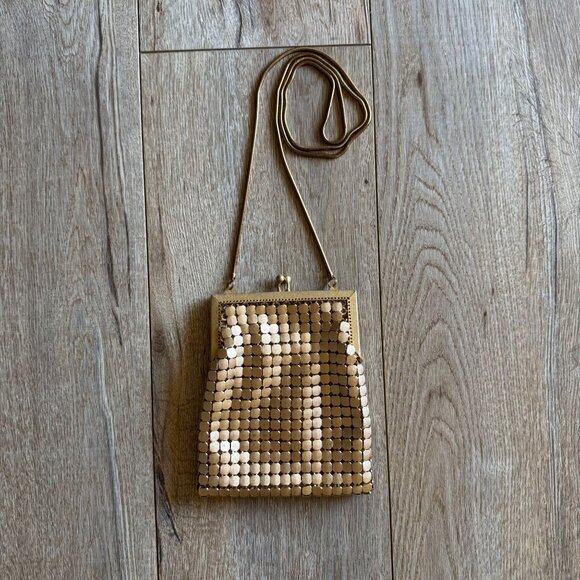 Vintage Cache Gold Chainmail Kiss Lock Shoulder Strap Evening Purse Clutch - Picture 1 of 12